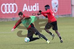 2. Bundesliga - Fußball - FC Ingolstadt 04 - Training - Neuzugänge - Zweikampf Stefan Kutschke (20, FCI) mit Frederic Ananou (2, FCI), Spezial Maske im Gesicht, Nasenbeinbruch