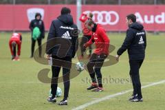 2. Bundesliga - Fußball - FC Ingolstadt 04 - Training - Neuzugänge - Neuzugang Patrick Ebert (7, FCI) mit links Co-Trainer Andre Mijatovic (FCI) und rechts Cheftrainer Stefan Leitl (FCI)