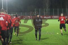 2. Bundesliga - Fußball - FC Ingolstadt 04 - Training nach Winterpause - mitte Fitnesstrainer Jörg Mikoleit (FCI)