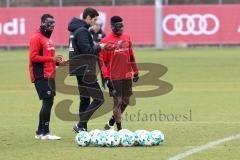 2. Bundesliga - Fußball - FC Ingolstadt 04 - Training - Neuzugänge - links Marvin Matip (34, FCI) und rechts Frederic Ananou (2, FCI) Spezial Maske im Gesicht, Nasenbeinbruch, mitte Co-Trainer Andre Mijatovic (FCI)