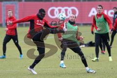 2. Bundesliga - Fußball - FC Ingolstadt 04 - Training - Neuzugänge - Zweikampf Marvin Matip (34, FCI) und Moritz Hartmann (9, FCI)