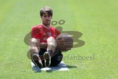 2. Bundesliga - Fußball - FC Ingolstadt 04 - Auftakttraining, neue Saison 2017/2018, Audi Sportpark Trainingsgelände - Romain Brégerie (18, FCI) Medizinball