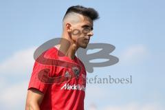 2. Bundesliga - Fußball - FC Ingolstadt 04 - Auftakttraining, neue Saison 2017/2018, Audi Sportpark Trainingsgelände - Alfredo Morales (6, FCI) angespannt