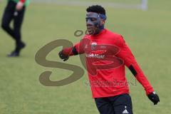 2. Bundesliga - Fußball - FC Ingolstadt 04 - Training - Neuzugänge - Frederic Ananou (2, FCI) Spezial Maske im Gesicht, Nasenbeinbruch und rechts Almog Cohen (8, FCI)