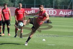 2. Bundesliga - Fußball - FC Ingolstadt 04 - Training - Interimstrainer Cheftrainer Stefan Leitl (FCI) übernimmt, erstes Training - Torschuß Training Übung Stefan Kutschke (20, FCI)