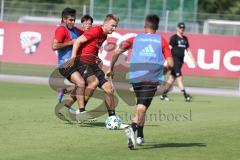 2. Bundesliga - Fußball - FC Ingolstadt 04 - Auftakttraining, neue Saison 2017/2018, Audi Sportpark Trainingsgelände - Zweikampf
