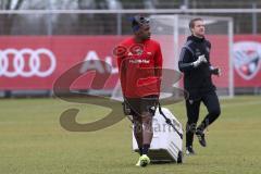 2. Bundesliga - Fußball - FC Ingolstadt 04 - Training - Neuzugänge - Neuzugang nach dem Training, Frederic Ananou (2, FCI) mit Spezial Maske im Gesicht, Nasenbeinbruch