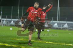 2. BL - Saison 2017/2018 - FC Ingolstadt 04 - Trainingsstart in die Rückrunde - Robert Leipertz (#13 FCI) beim Stretching - Foto: Meyer Jürgen