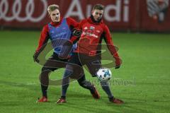 2. Bundesliga - Fußball - FC Ingolstadt 04 - Training nach Winterpause - Zweimkampf Max Christiansen (5, FCI) gegen Patrick Sussek