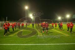 2. BL - Saison 2017/2018 - FC Ingolstadt 04 - Trainingsstart in die Rückrunde - Die Spieler beim warm machen - Foto: Meyer Jürgen