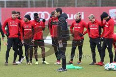 2. Bundesliga - Fußball - FC Ingolstadt 04 - Training - Neuzugänge - mitte Neuzugang Frederic Ananou (2, FCI) mit Spezial Maske im Gesicht, Nasenbeinbruch und rechts Patrick Ebert (7, FCI) Co-Trainer Andre Mijatovic (FCI)