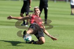 2. Bundesliga - Fußball - FC Ingolstadt 04 - Training - Interimstrainer Cheftrainer Stefan Leitl (FCI) übernimmt, erstes Training - Torschuß Training Übung Alfredo Morales (6, FCI)