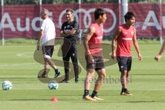 2. Bundesliga - Fußball - FC Ingolstadt 04 - Training - Interimstrainer Cheftrainer Stefan Leitl (FCI) übernimmt, erstes Training - mitte Cheftrainer Stefan Leitl (FCI) sieht beim Training zu