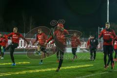 2. BL - Saison 2017/2018 - FC Ingolstadt 04 - Trainingsstart in die Rückrunde - Die Spieler beim warm machen - Tobias Levels (#3 FCI) - Foto: Meyer Jürgen