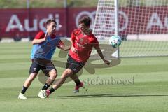 2. Bundesliga - Fußball - FC Ingolstadt 04 - Auftakttraining, neue Saison 2017/2018, Audi Sportpark Trainingsgelände - Thomas Pledl (30, FCI) Lukas Gerlspeck (27, FCI) Zweikampf