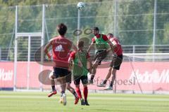 2. BL - Saison 2017/2018 - FC Ingolstadt 04 - Training - Christian Träsch (#28 FCI) grün beim Kopfball - Foto: Meyer Jürgen