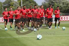 2. Bundesliga - Fußball - FC Ingolstadt 04 - Auftakttraining, neue Saison 2017/2018, Audi Sportpark Trainingsgelände - Warmlaufen der ganzen Mannschaft