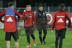 2. Bundesliga - Fußball - FC Ingolstadt 04 - Training nach Winterpause - Cheftrainer Stefan Leitl (FCI) links Sonny Kittel (10, FCI)