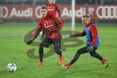 2. Bundesliga - Fußball - FC Ingolstadt 04 - Training nach Winterpause - Zweikampf Tobias Schröck (21, FCI) Sonny Kittel (10, FCI)