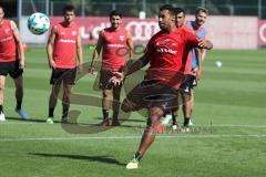 2. Bundesliga - Fußball - FC Ingolstadt 04 - Training - Interimstrainer Cheftrainer Stefan Leitl (FCI) übernimmt, erstes Training - Torschuß Training Übung Marvin Matip (34, FCI)