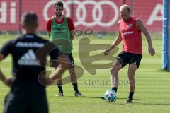 2. BL - Saison 2017/2018 - FC Ingolstadt 04 - Training - Christian Träsch (#28 FCI) links - Tobias Levels (#3 FCI) - Foto: Meyer Jürgen