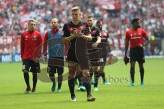 2. Bundesliga - Fußball - Fortuna Düsseldorf - FC Ingolstadt 04 - Enttäuschung hängende Köpfe Niederlage 3:0 nach dem Spiel, Mannschaft geht zu den Fans, Max Christiansen (5, FCI)