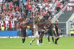 2. Bundesliga - Fußball - Fortuna Düsseldorf - FC Ingolstadt 04 - Enttäuschung hängende Köpfe Niederlage 3:0 nach dem Spiel, Tobias Levels (3, FCI) Robert Leipertz (13, FCI) Marvin Matip (34, FCI) Tobias Schröck (21, FCI)