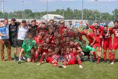 B-Junioren Bayernliga- U17 - FC Ingolstadt - TSV 1860 München - Die Mannschaft mit der Meisterschale - jubel - Foto: Jürgen Meyer
