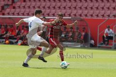 U 19 Bayernliga - Fußball - FC Ingolstadt 04 - FC Ismaning - 1:0 - Ingolstadt steigt in die Bundesliga auf, Mitte Angriff Maximilian Ahammer (ING) links Markus Neuber (ISM)