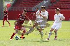 U 19 Bayernliga - Fußball - FC Ingolstadt 04 - FC Ismaning - 1:0 - Ingolstadt steigt in die Bundesliga auf, links Arjon Kryeziu