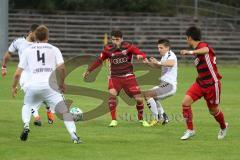 Regionalliga Bayern - FC Ingolstadt 04 II - TSV Buchbach - Kampf um den Ball, mitte Darius Jalinous (FCI)