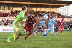 Regionalliga Bayern - FC Ingolstadt 04 - 1860 München - Torwart Hendrik Bonmann und Patrick Hasenhüttl kommt zu spät