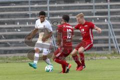 Regionalliga Bayern - FC Ingolstadt 04 II U21 - FC Memmingen - Alexander Langen links (FCI) - Rene Schröder Mitte (FC M)