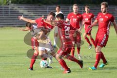 Regionalliga Bayern - FC Ingolstadt 04 II U21 - FC Memmingen - links Zweikampf Angriff durch die Abwehr Maurice Multhaupt (FCI) 20 Zweckbronner Daniel