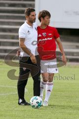 Regionaliga Bayern 2017/18 - FC Ingolstadt 04 II - FC Memmingen -  Trainer Stefan Leitl mit Ryoma Watanabe - Foto: Jürgen Meyer