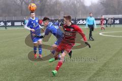 Testspiel - U15 - FC Ingolstadt 04 - SpVgg Kaufbeuren - Zweikampf um den Ball vorne Paul Kalischko (15 FCI)