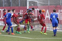 Testspiel - U15 - FC Ingolstadt 04 - SpVgg Kaufbeuren - Ecke Kopfball in der Mitte Benjamin Gärtner (FCI 19)