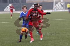 Testspiel - U15 - FC Ingolstadt 04 - SpVgg Kaufbeuren - Eliot Muteba (11 FCI) Zweikampf Angriff