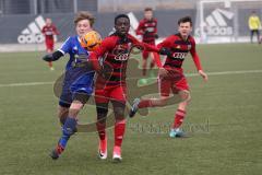 Testspiel - U15 - FC Ingolstadt 04 - SpVgg Kaufbeuren - Eliot Muteba (11 FCI) Zweikampf Angriff, hinten rechts Benjamin Gärtner