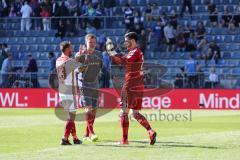 2. Bundesliga - Arminia Bielefeld - FC Ingolstadt 04 - Sieg Jubel 1:3, Robin Krauße (23, FCI) Torwart Philipp Tschauner (41, FCI) Torwarttrainer Alexander Kunze (FCI)