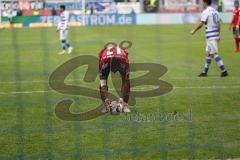 2. Bundesliga - MSV Duisburg - FC Ingolstadt 04 - Elfmeter Darío Lezcano (11, FCI) legt sich den Ball zurecht