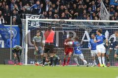 2. Bundesliga - SV Darmstadt 98 - FC Ingolstadt 04 - Torwart Fabijan Buntic (24, FCI) fängt den Ball, vor Höhn, Immanuel (Darmstadt 21)