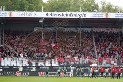 2. Bundesliga - Fußball - 1. FC Heidenheim - FC Ingolstadt 04 - 4:2 Niederlage im letzten regulären Saisonspiel, FCI bedankt sich bei den mitgereisten 1.500 Fans, Fahnen Fan Kurve