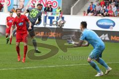 2. Bundesliga - Fußball - 1. FC Heidenheim - FC Ingolstadt 04 - Fatih Kaya (36, FCI) Tor Chance Kopfball, Marnon Busch (HDH 2) fängt, Niklas Dorsch (HDH 36)