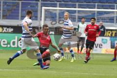 2. Bundesliga - MSV Duisburg - FC Ingolstadt 04 - Tim Albutat (14 Duisburg) Robin Krauße (23, FCI) Havard Nielsen (28 Duisburg) Almog Cohen (8, FCI)