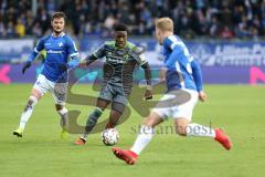 2. Bundesliga - SV Darmstadt 98 - FC Ingolstadt 04 - Frederic Ananou (2, FCI) links Heller, Marcel (Darmstadt 20) Holland, Fabian (Darmstadt 32)