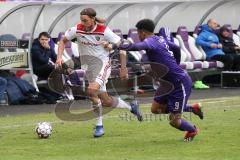 2. Bundesliga - FC Erzgebirge Aue - FC Ingolstadt 04 - Björn Paulsen (4, FCI) gegen Emmanuel Iyoha (Aue 9)