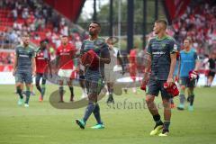 2. Bundesliga - Fußball - SV Jahn Regensburg - FC Ingolstadt 04 - Spiel ist aus, 1:2 für Regensburg feiert, FCI bedankt sich bei den Fans, Marvin Matip (34, FCI) Thorsten Röcher (29 FCI)