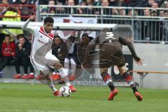 2. Bundesliga - FC St. Pauli - FC Ingolstadt 04 - Paulo Otavio (6, FCI) gegen Marvin Knoll (5 Pauli)