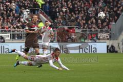 2. Bundesliga - FC St. Pauli - FC Ingolstadt 04 - Flugkopfball Robin Krauße (23, FCI), dahinter Alex Meier (9 Pauli)